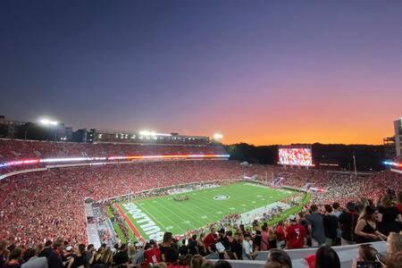 The Executive Loft - Walk To Sanford Stadium Атенс Екстериор снимка
